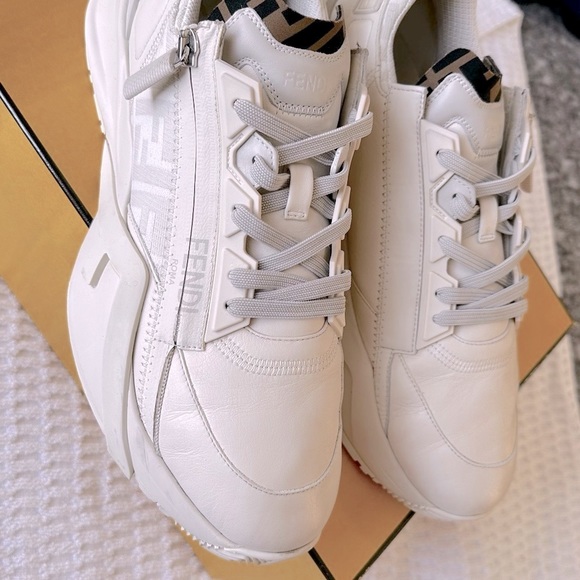 Fendi Flow - Picture 3 of 11